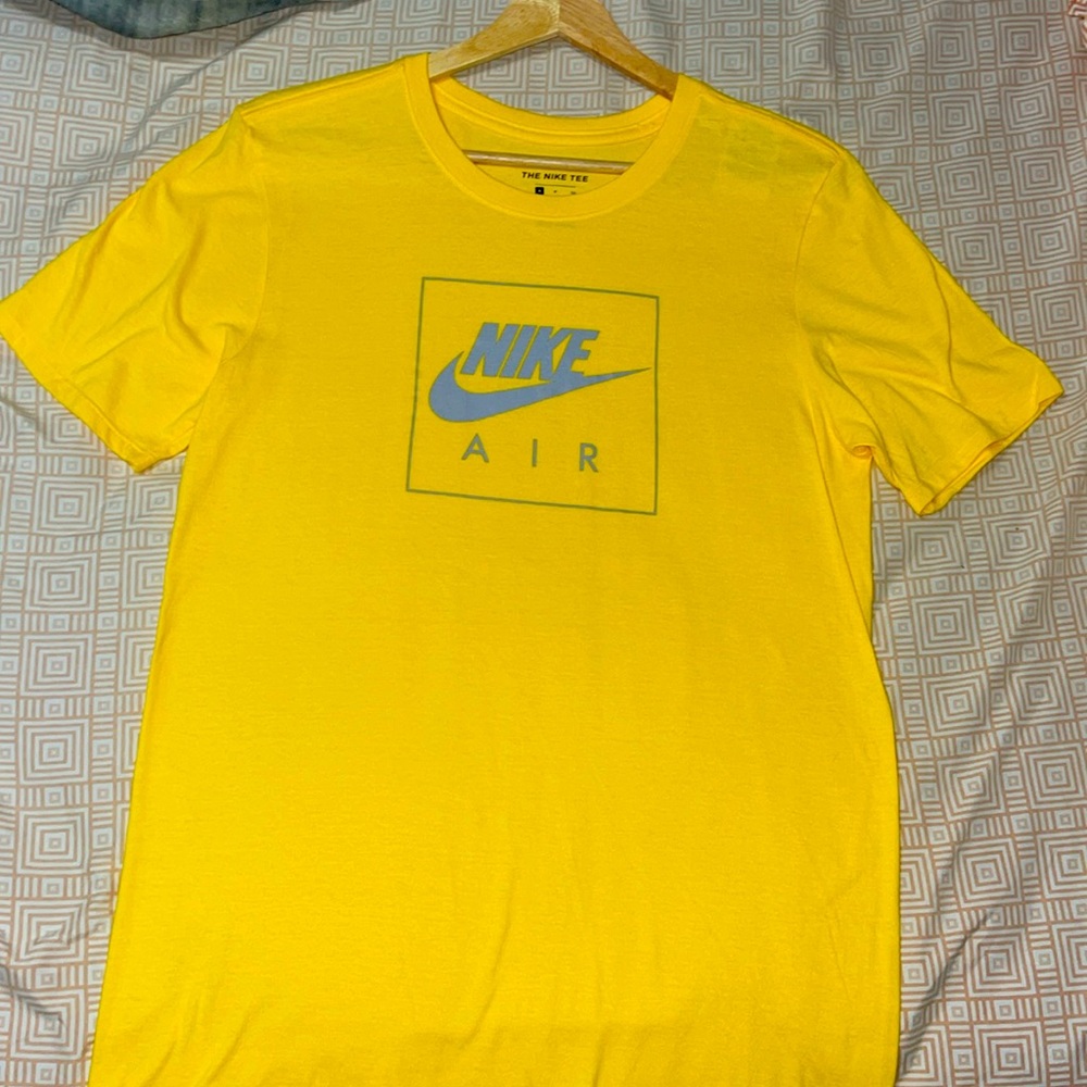 Never been worn. Sat in my closet for the last 3-4 years. Yellow nike tee size s